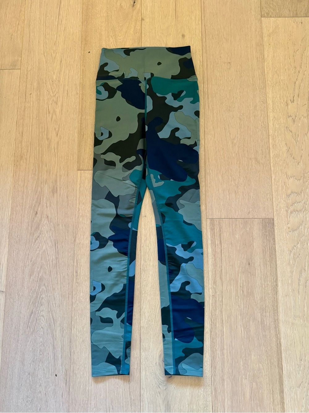 Carbon38 Teal and Black Camo Leggings - Picture 5 of 5